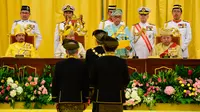Kabar Viral Raja Malaysia Setop Iringan Konvoi Demi Bantu Korban Kecelakaan