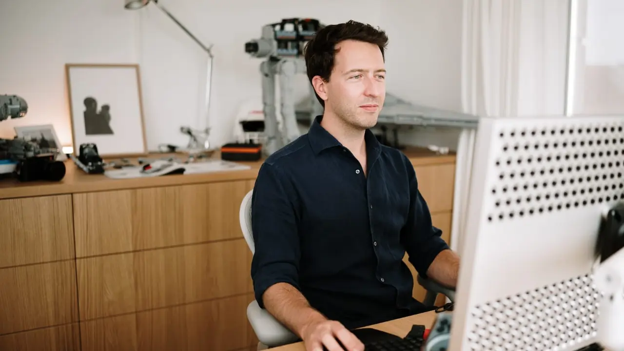 Job van der Voort, CEO dan Co-Founder, Remote mengatakan bahwa tren bekerja jarak jauh terus menjadi gaya hidup di dunia pekerjaan era modern