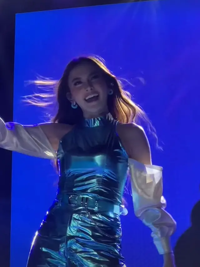 OOTD Come Back Mahalini Raharja di Atas Panggung dengan Outfit Metalik, Tampil Percaya Diri dengan Wajah yang Makin Cantik