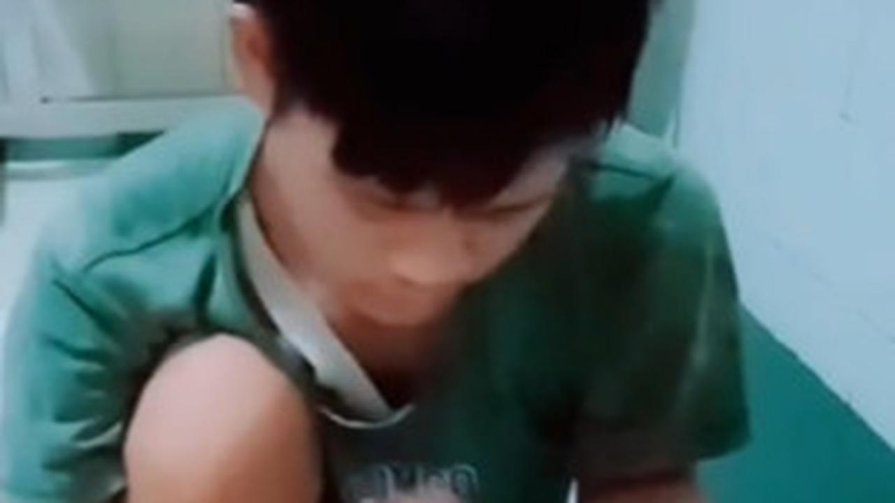 Kisah Arbi Anak Down Syndrome, Rawat dan Jaga Ibu yang Sakit Jantung di Rumah Sakit