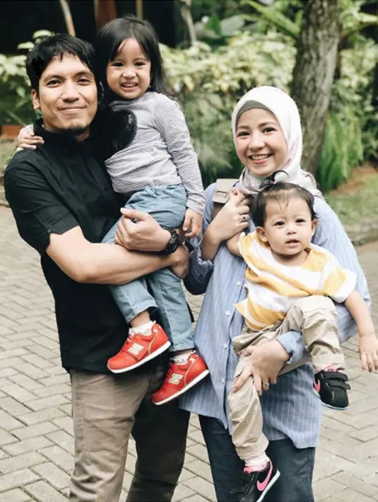 Seperti diketahui, Natasha menikah dengan Desta pada 2013. Saat itu, Natasha baru berumur 19 tahun. (foto: instagram.com/natasharizkynew)