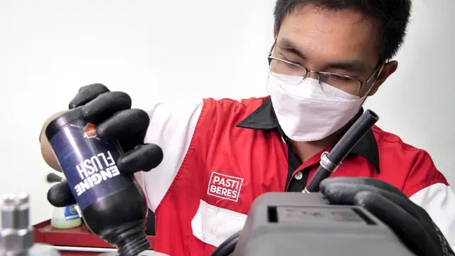 Bagi Anda yang akan menghabiskan akhir tahun berliburan ria pada momen Natal dan Tahun Baru (Nataru) di kota ‘hujan’ Bogor, Jawa Barat, layanan paripurna service ‘Dokter Mobil’ siap membantu Anda. (Liputan6.com)
