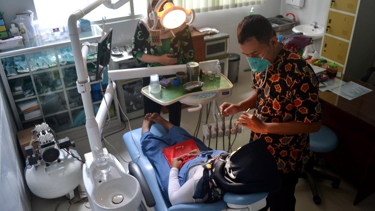 Pemeriksaan gigi ibu hamil di Puskesmas Kebasen, Banyumas. (Foto: Liputan6.com/Muhamad Ridlo)
