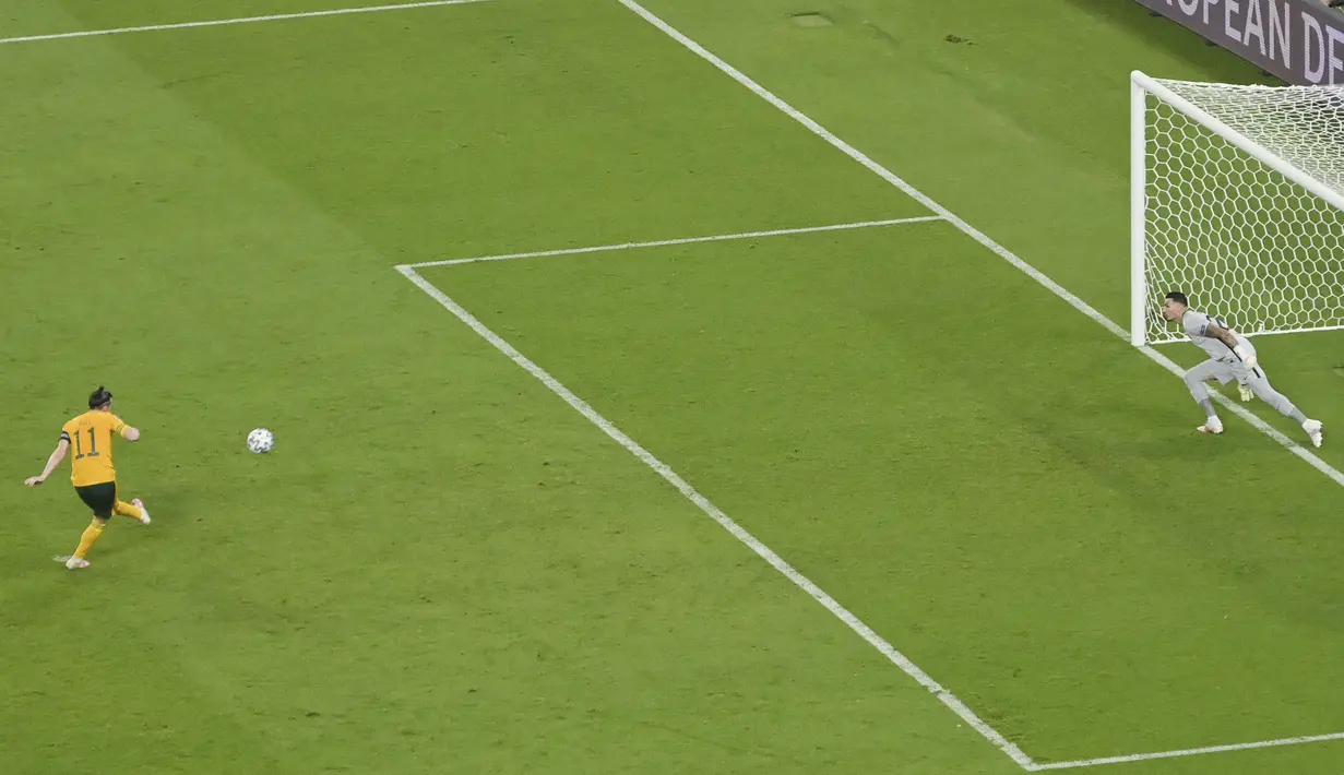 Meski Gareth Bale gagal mengeksekusi penalti, Wales sukses mengalahkan Turki pada lanjutan Euro 2020 dengan skor 2-0. (Dan Mullan/Pool via AP)