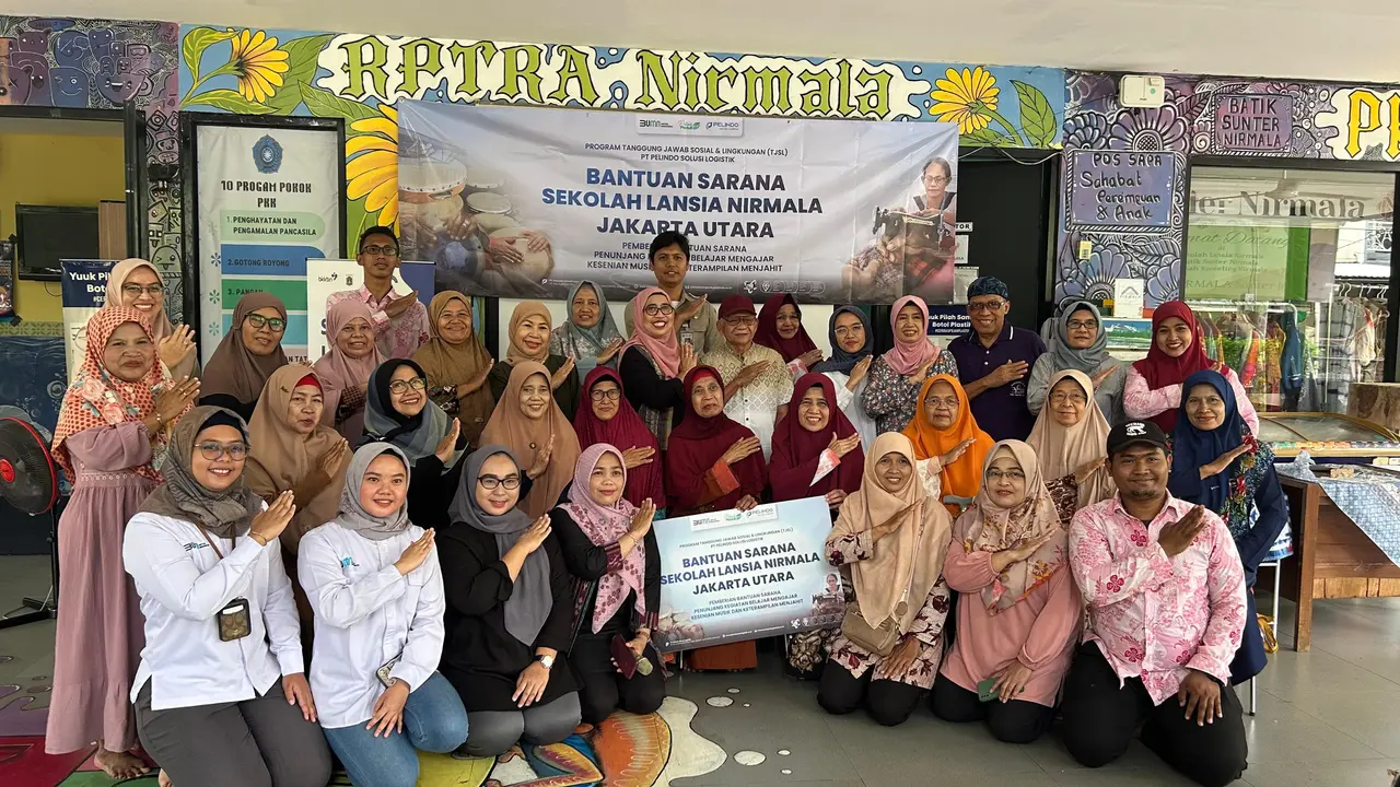 Sekolah Lansia Nirmala di Jakarta Utara mendapat bantuan berupa satu set alat musik hadroh, satu set sound system, dan dua unit mesin jahit untuk menunjang kegiatan belajar mengajar (Istimewa)