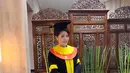Penyanyi dan pemeran itu kini menambah gelar S.H setelah lulus S1 Ilmu Hukum. Sebelumnya, pemeran Tina dalam film Tina Toon dan Lenong Bocah itu menyelesaikan pendidikan S-1 Sistem Informasi di Universitas Bina Nusantara (2015). [Instagram/tinatoon101]