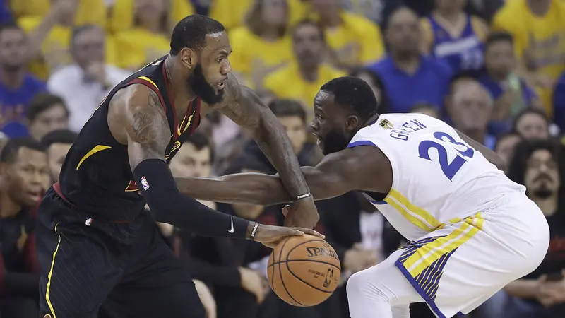 LeBron James berduel dengan Draymond Green