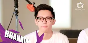 Bagaimana situasi yang terjadi di dalam mobil tersebut?