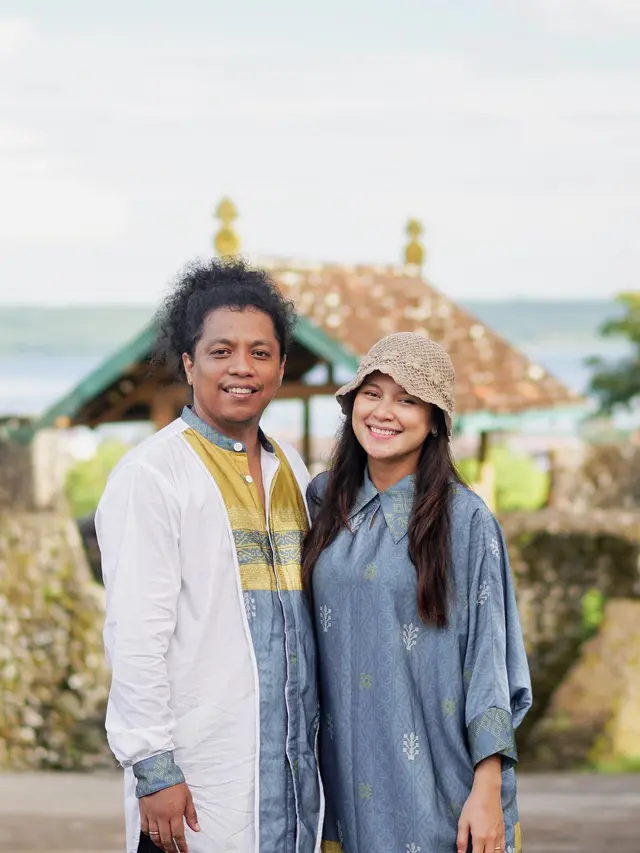7 Potret Indah Permatasari dan Arie Kriting Nikmati Baby Moon di Pulau Buton
