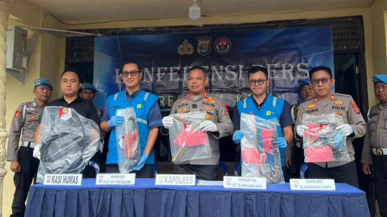 Barang bukti hasil curian tiga tersangka berupa kabel listrik milik PT PLN di Way Kanan, Lampung (Istimewa)