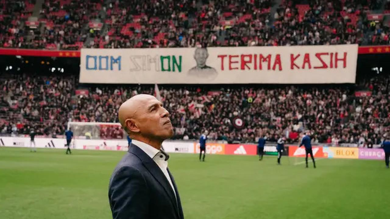 Gunakan Bahasa Indonesia di Hadapan Awak Media, Simon Tahamata Bertekad Bantu Perkembangan Sepak Bola Indonesia