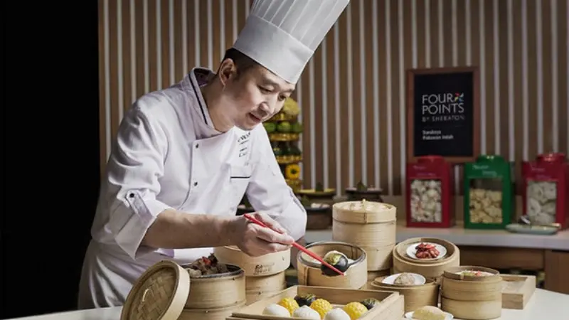 Menghidupkan Kembali Tradisi Makan Dimsum Bersama Keluarga di Four Points Surabaya