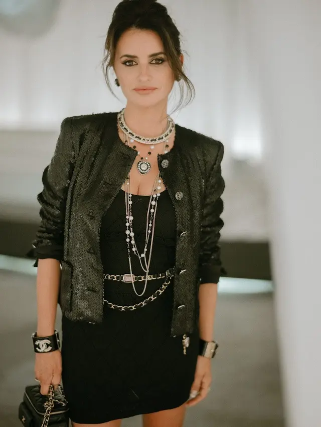 6 Tampilan Penélope Cruz-Sofia Coppola di Fashion Show Chanel 2021/22 Métiers d'Art