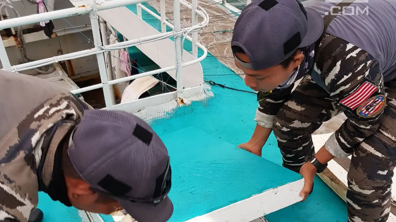 KRI Sigurot Tangkap Kapal Sunrise Glory Muat Sabu 1 Ton
