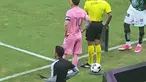 Lionel Messi mendapat sambutan meriah saat kembali memperkuat Inter Miami. Kehadiran megabintang asal Argentina itu langsung disambut antusias oleh para suporter yang memenuhi stadion.