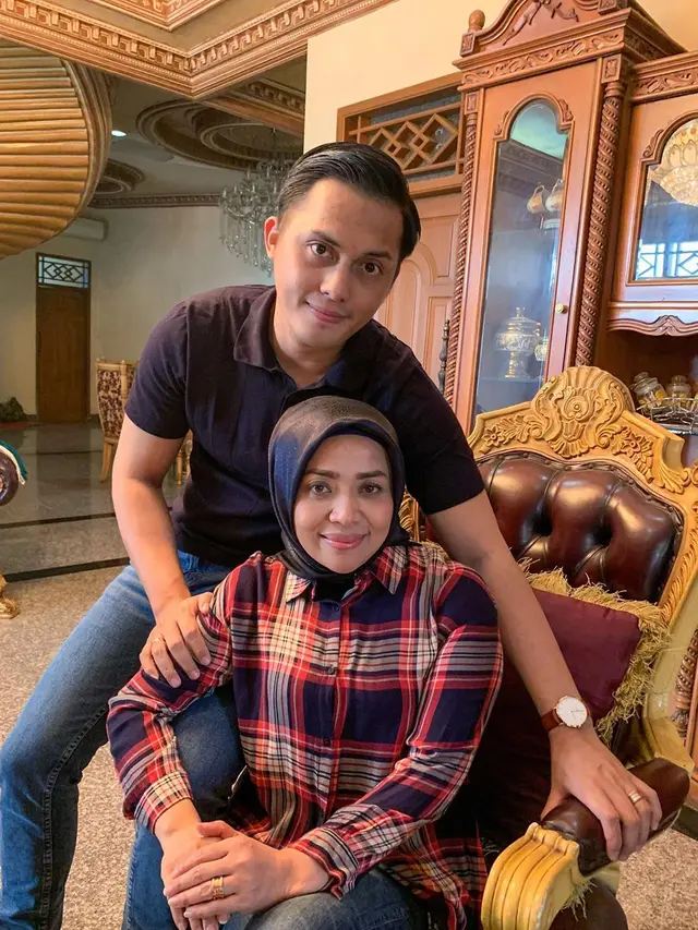 6 Potret Muzdalifah dan Fadel Islami Setelah Setahun Menikah, Rayakan Ultah Bersama
