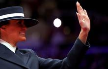 FOTO: Gaya Melania Istri Donald Trump Curi Perhatian di Pelantikan Presiden AS, Tampil Serba Hitam dengan Topi 'Anti Cium