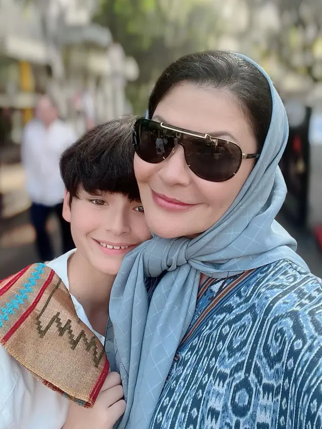 6 Potret Tamara Bleszynski Tampil Berhijab, Penampilannya Bikin Pangling
