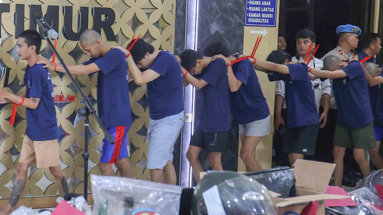FOTO: Polisi Tetapkan 14 Tersangka Penyerangan Polres dan Polsek di Jakarta Timur