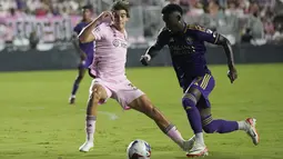 Messi mencetak dua gol dalam kemenangan 3-1 Inter Miami atas Orlando City dalam laga bertajuk Derby Florida ini. (AP Photo/Rebecca Blackwell)