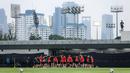 <p>Sejumlah pemain Timnas Jepang melakukan persiapan saat sesi latihan menjelang laga lanjutan putaran ketiga Kualifikasi Piala Dunia 2026 melawan Timnas Indonesia yang berlangsung di Lapangan A, Kompleks Stadion Utama Gelora Bung Karno (SUGBK), Senayan, Jakarta, Rabu (13/11/2024). (Bola.com/Bagaskara Lazuardi)</p>