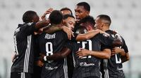 3. Olympique Lyon - Lyon membuat kejutan besar usai berhasil menyingkirkan jawara Serie A, Juventus di babak 16 besar Liga Champions. Memphis Depay cs melaju ke babak perempat final dengan hanya unggul agresifitas gol tandang. (AFP/Miguel Medina)