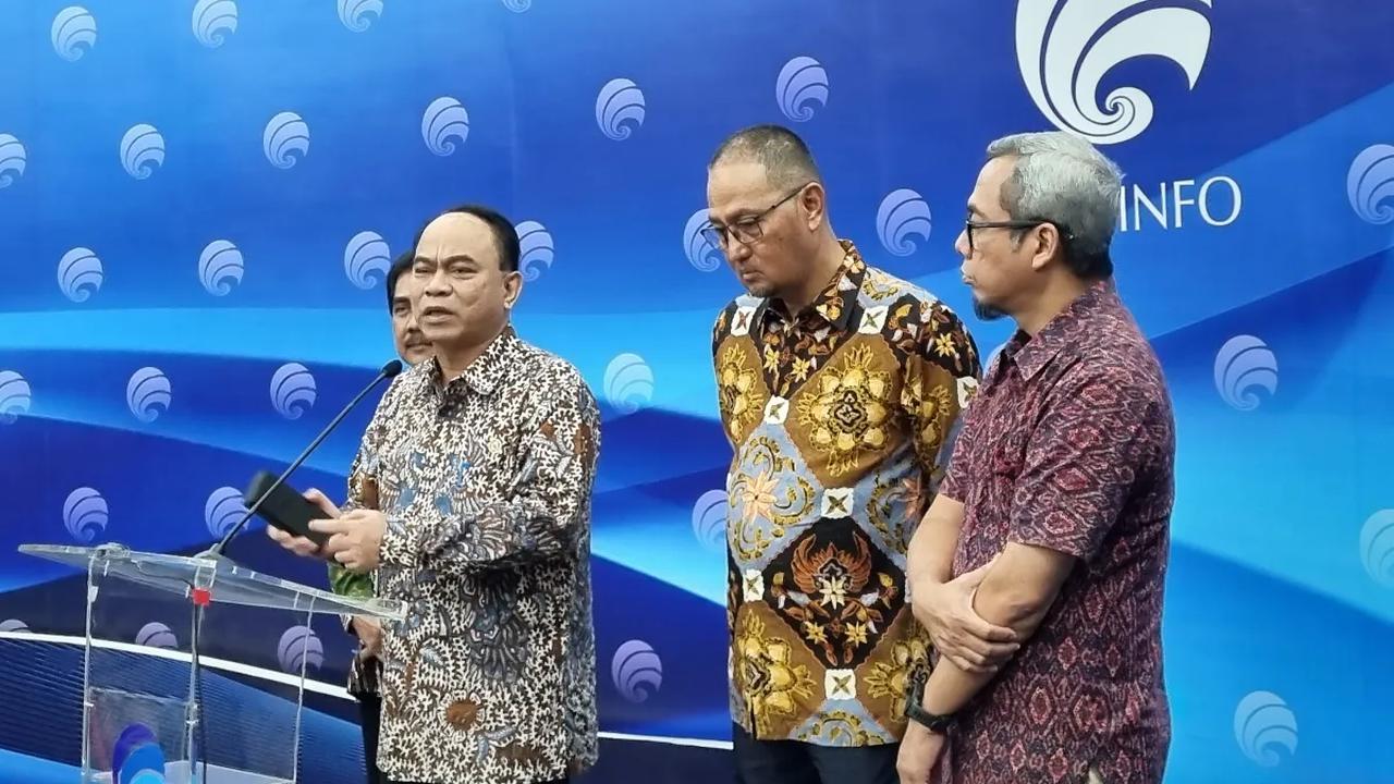 Budi mengklaim selama tiga bulan menjabat Menkominfo sudah memberantas hampir 400 ribu konten judi online. Kinerja itu diklaim Budi lebih baik dibandingkan menteri sebelumnya.<br>