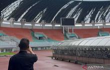 Meski Diterjang Puting Beliung, Pegadaian Championship di Stadion Pakansari Tetap Berlanjut