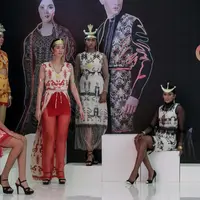 Tenun Sumba rancangan Adinda Moeda di Indonesia Fashion Week 2019
