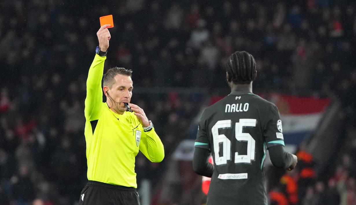 Meski menelan kekalahan, Liverpool tetap kokoh di puncak klasemen Liga Champions dengan 21 poin. PSV finis di posisi 14 dengan 14 poin dan masuk babak playoff. (AP Photo/Peter Dejong)