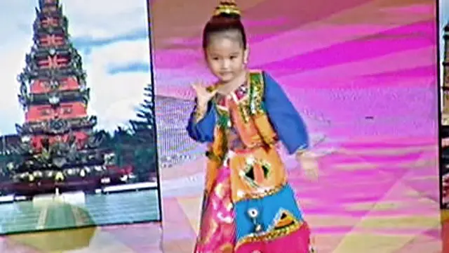 Peserta Little Miss Indonesia Berani Tampilkan Bakat Mereka