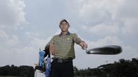 Pegolf Indonesia, Narajie Emerald Putra, berpose usai latihan di Padang Golf Modernland, Tangerang, Rabu (28/3/2018). Narajie akan memeprkuat tim golf indonesia di 2 nomor yaitu individual putra dan beregu putra. (Bola.com/M Iqbal Ichsan)