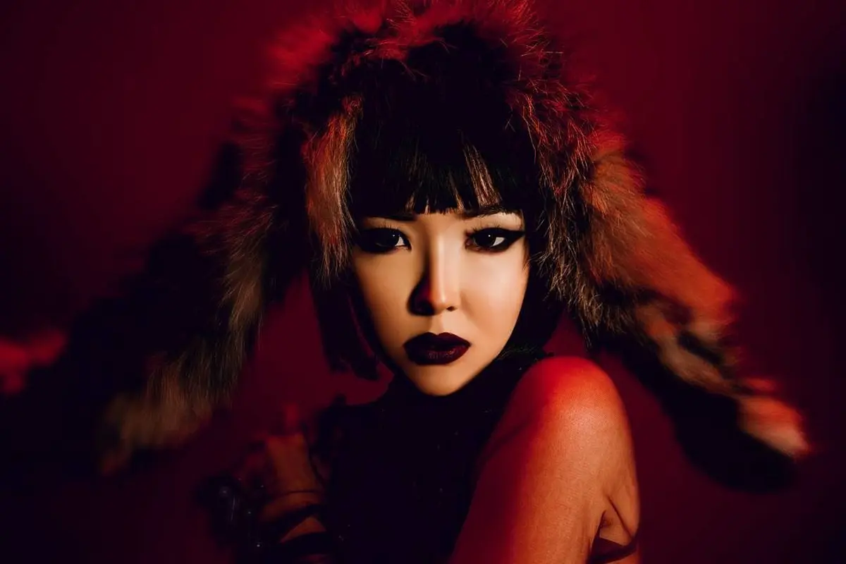 [Bintang] Aneh Tapi Unik, 5 Makeup Seru Seleb Saat Photoshoot