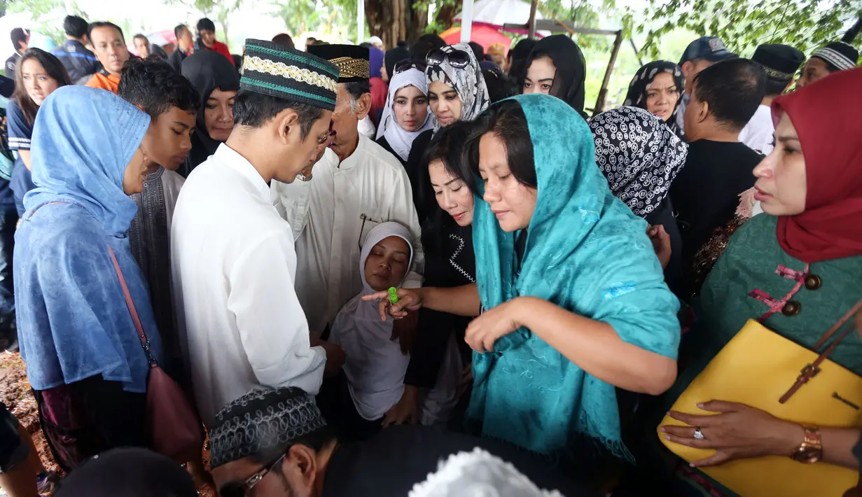 Yanni Libels dimakamkan di TPU Tanah Kusir