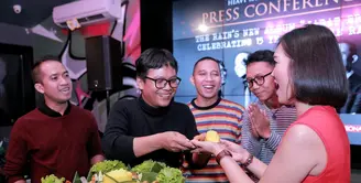 Empat tahun lalu The Rain mengeluarkan albumnya. Kini band asal Yogyakarta itu kembali meramaikan industri musik Tanah Air dengan mengeluarkan album bertajuk Jabat Erat. (Adrian Putra/Bintang.com)