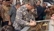 Hashim Djojohadikusumo meresmikan pabrik solder ramah lingkungan di Batam. (Foto: Liputan6.com/Ajang Nurdin)