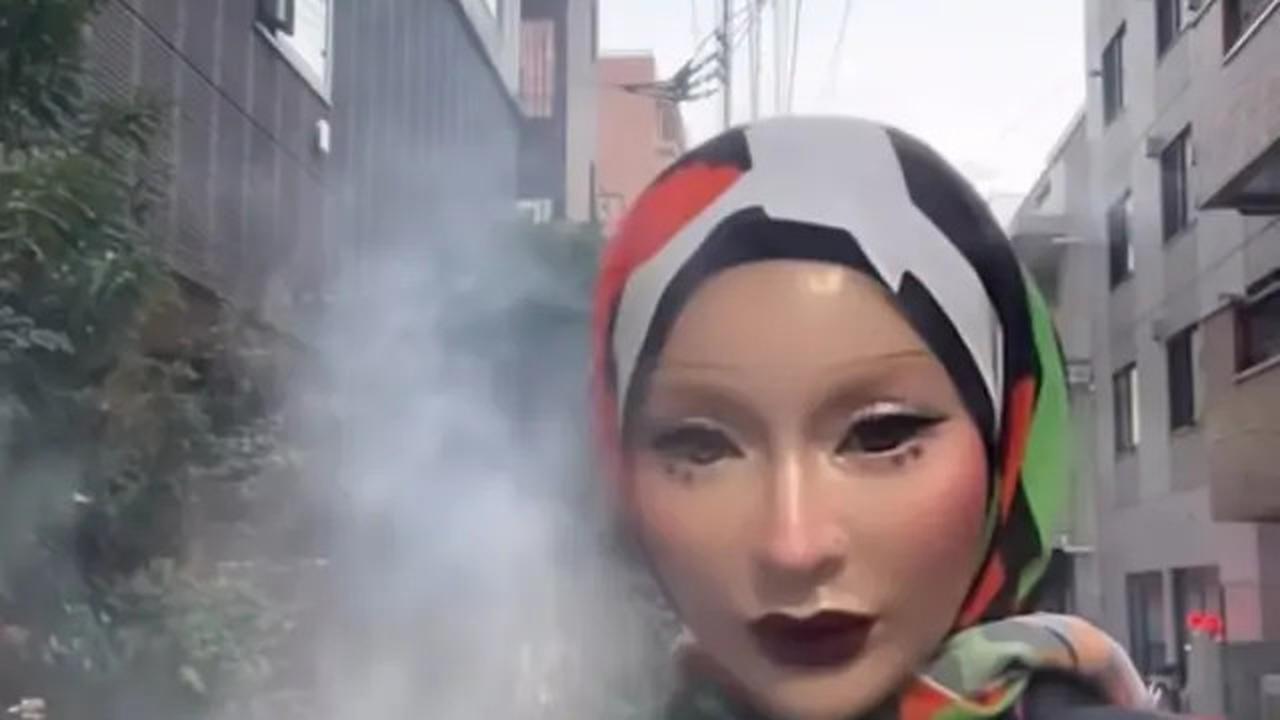 7 Potret Sarah Vi Pakai Makeup Porcelain, Tebalnya Bak Boneka Jepang