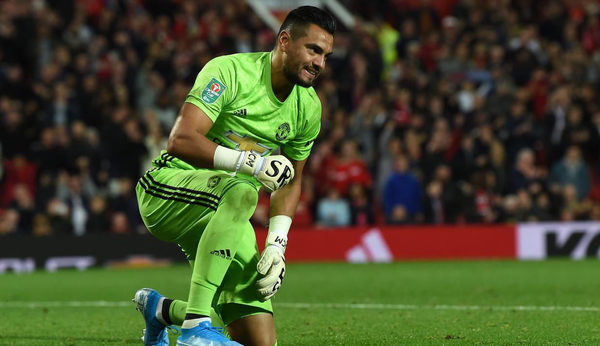 Sergio Romero - Sergio menjadi kiper pelapis David De Gea di Manchester United, tapi bicara kualitas permainan keduanya punya skill yang berimbang. Ia penjaga gawang cadangan terbaik yang pernah dimiliki The Red Devils. (AFP/Paul Ellis)