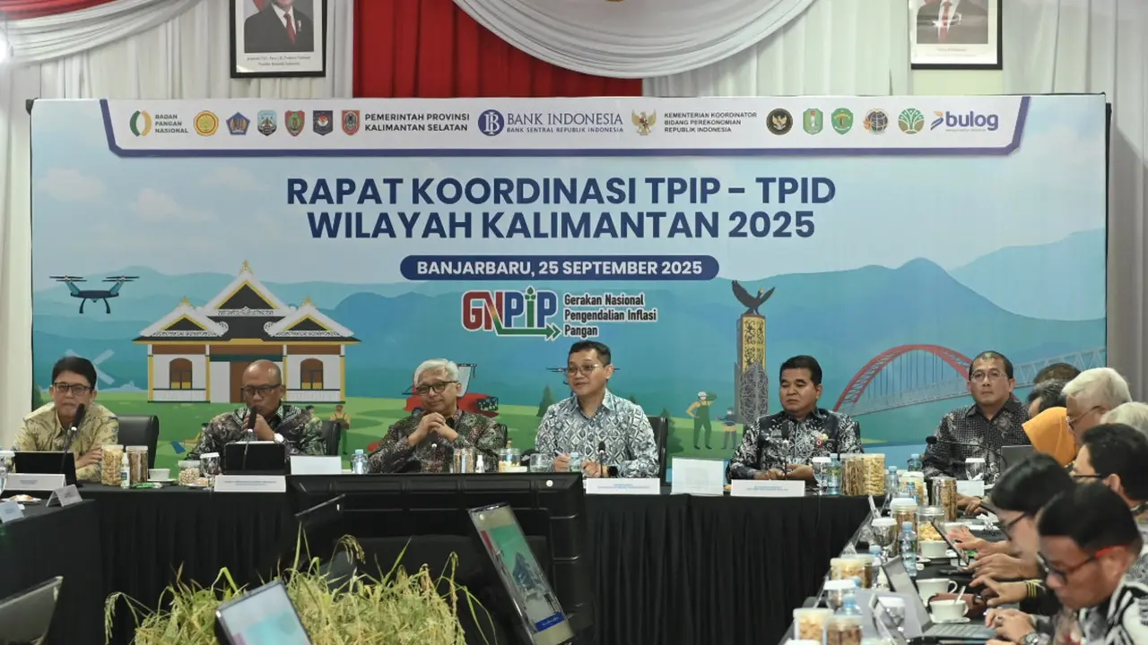 Rapat Koordinasi Tim Pengendalian Inflasi Pusat (TPIP) dan Tim Pengendalian Inflasi Daerah (TPID) Wilayah Kalimantan yang diselenggarakan pada 25 September 2025 di Banjarbaru, Kalimantan Selatan. (Foto: ekon.go.id)