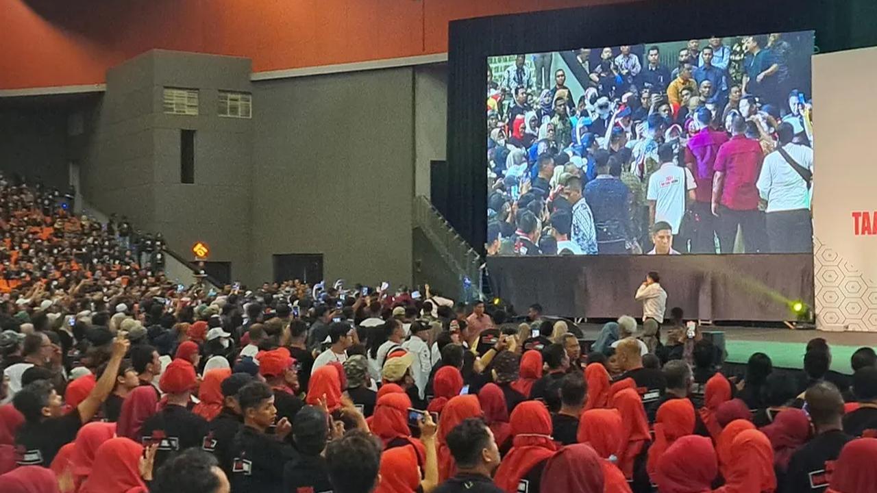 Jokowi mengatakan bahwa menjadi pemimpin yang betul harus berani mengambil risiko.<br>