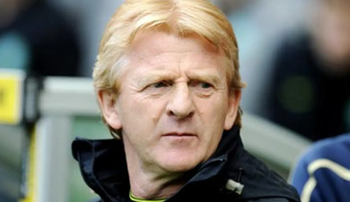 Celtic manager Gordon Strachan looks on before their Scottish Premier League match against Hearts at Celtic Park in Glasgow, on May 24.
AFP PHOTO/Paul ELLIS