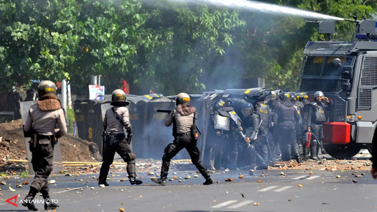 bentrok-makassar-131021c.jpg