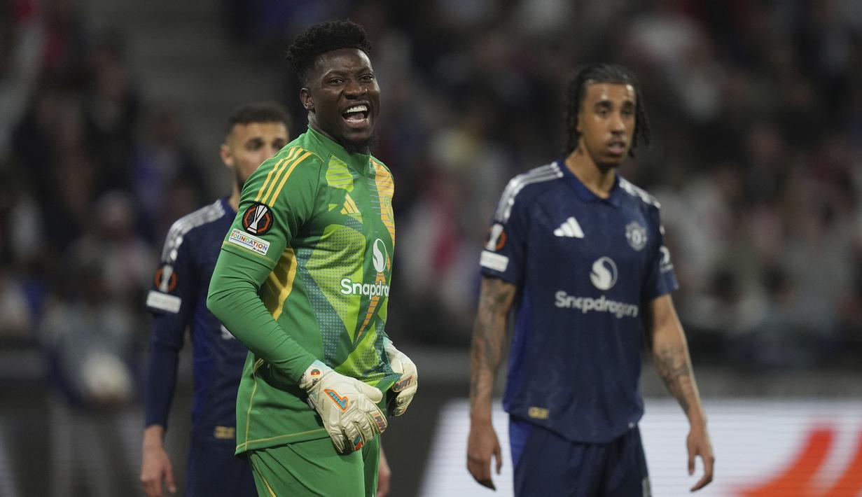 Ekspresi kiper Manchester United, Andre Onana dalam laga leg 1 perempat final Liga Europa 2024/2025 melawan Lyon di Parc Olympique Lyonnais Groupama stadium, Decines-Charpieu, Prancis. (AP Photo/Thibault Camus)