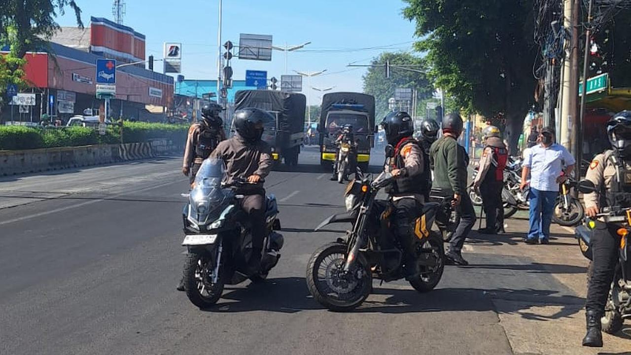 Enam Titik Traffic Light di Jalan Otista Jaktim Hangus Dibakar Demonstran