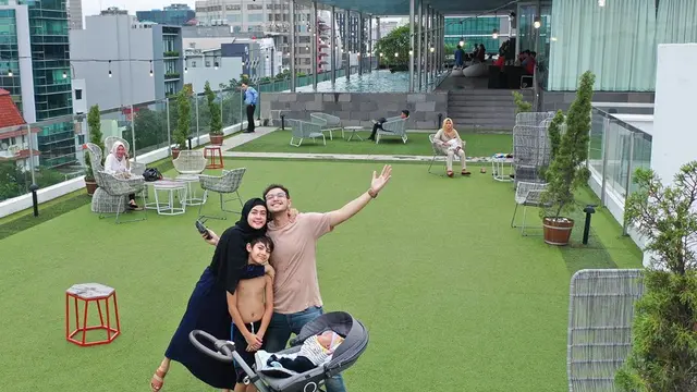 6 Momen Kebersamaan Biby Alraen Istri Rifky Balweel dengan Anak Sambungnya