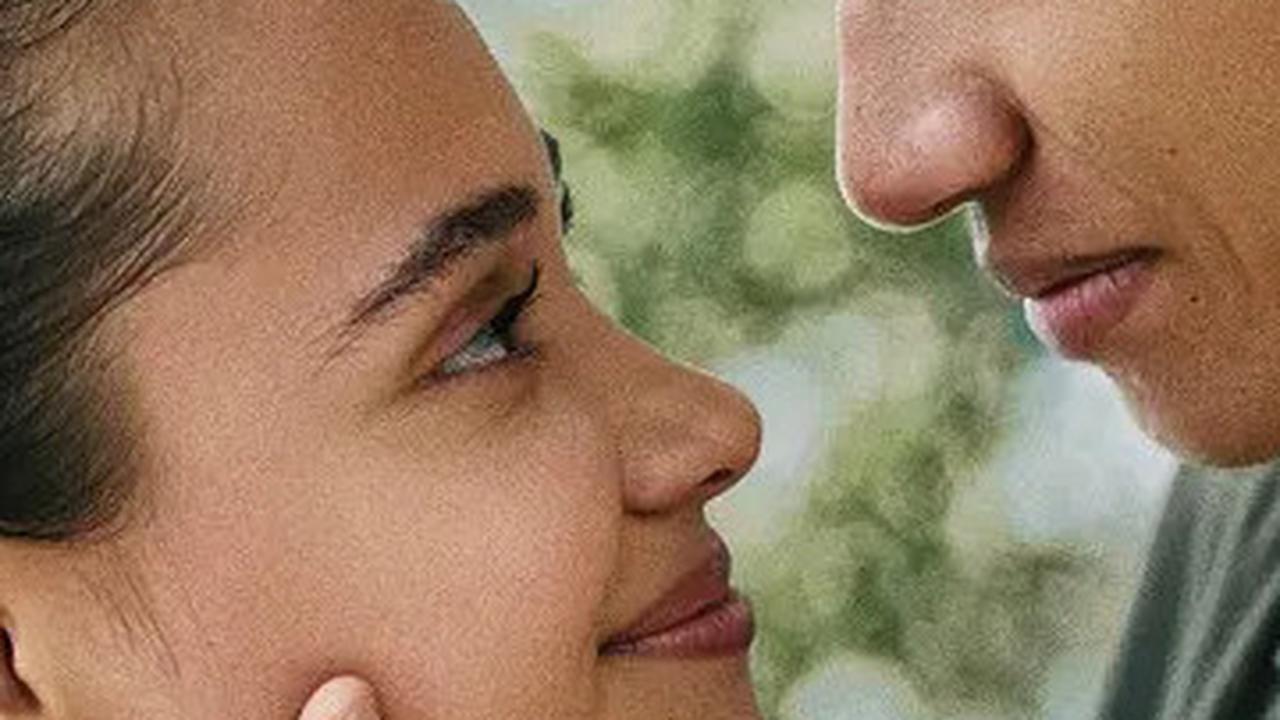 6 Fakta Film Komang: Berburu Pemeran Utama, Raim Laode Puas Dapat Kiesha Alvaro dan Aurora Ribero