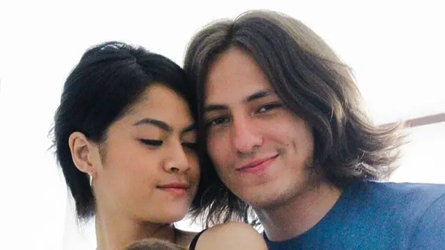 Dylan Carr dan Hana Sarasvati