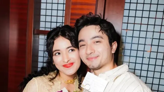 Gaya Mawar Eva De Jongh Tampil Berkebaya dengan Rambut Curly  di Gala Premiere Film Terbaru, Dihadiri Sang Kekasih Bryan Domani