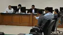 Sidang tersebut mengagendakan pemeriksaan saksi-saksi yaitu Edison, karyawan money changer Ayu Masagung, karyawan perusahaan milik terdakwa PT Anugerah Kelola Artha dan karyawan PT Citra Hokiana Triutama, Senin (29/12/14). (Liputan6.com/Miftahul Hayat)