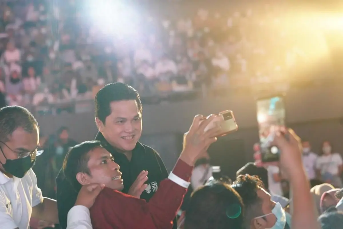 Menteri Badan Usaha Milik Negara (BUMN) Erick Thohir memberikan pembekalan peserta rekrutmen bersama BUMN 2022 bertajuk "Berkarya untuk Indonesia" di Tennis Indoor Senayan, Jakarta, Rabu (18/5/2022). (Dok BUMN)